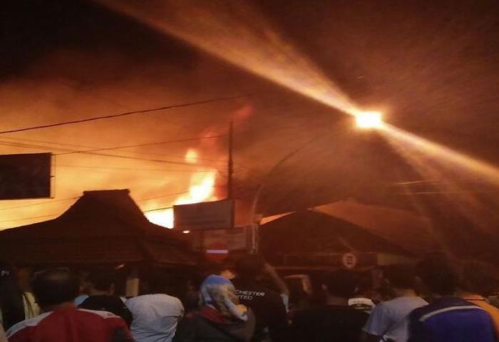 Kebakaran Hanguskan Pasar Baru Gresik